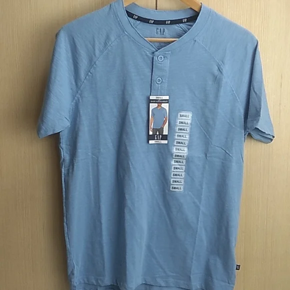 Mens Gap 3 button Henley tshirt in light blue size small - Picture 1 of 6